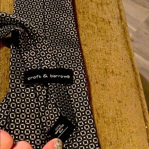 Croft & Barrows 100% silk necktie
